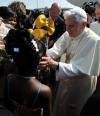 Thousands welcome pope on visit to Benin